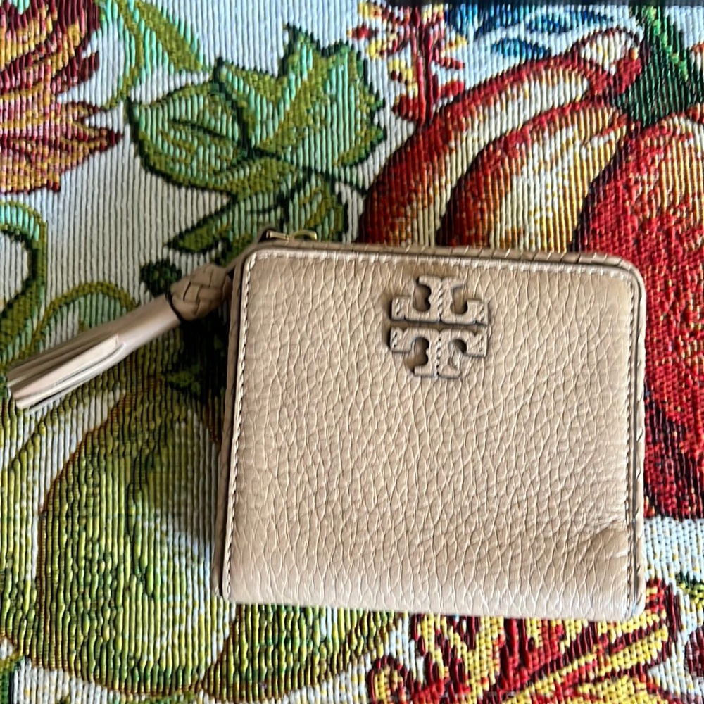 Tory Burch Nude leather wallet with card slots, 2 bill compartments,coin slot.